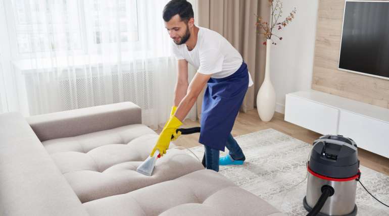 Como funciona a limpeza de sofás a domicílio?